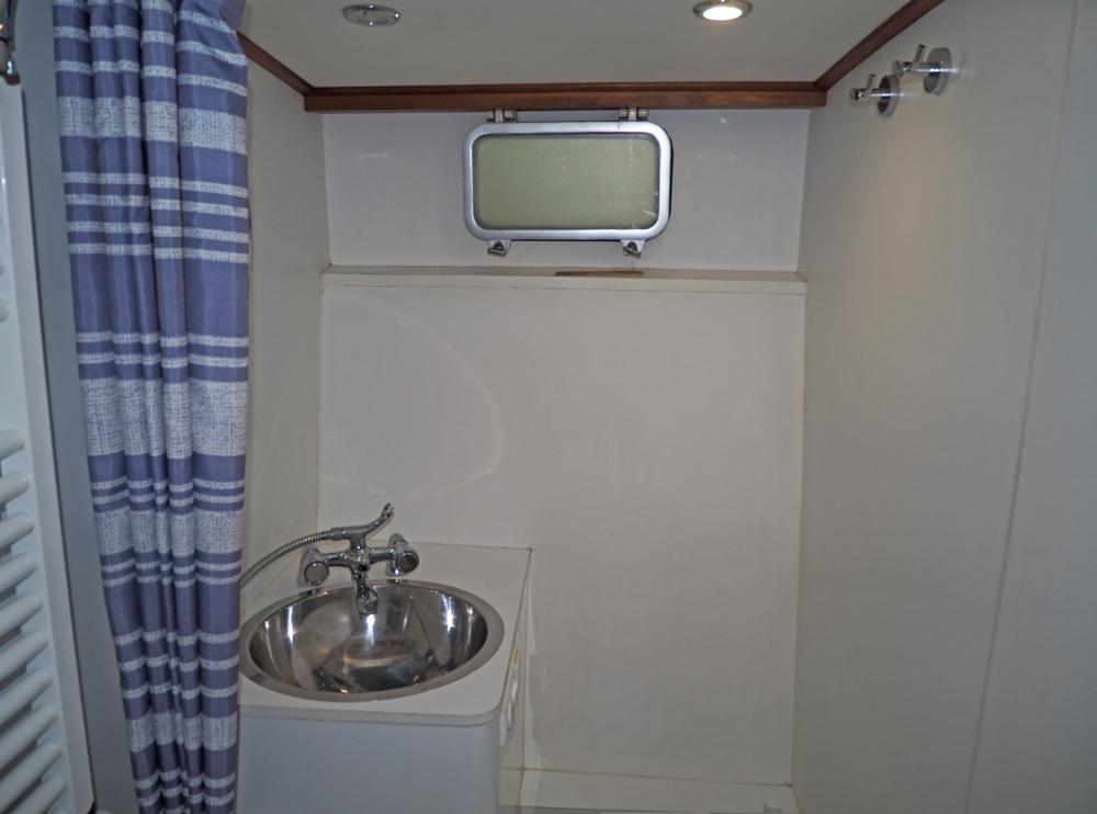 Aft cabin, Accommodation